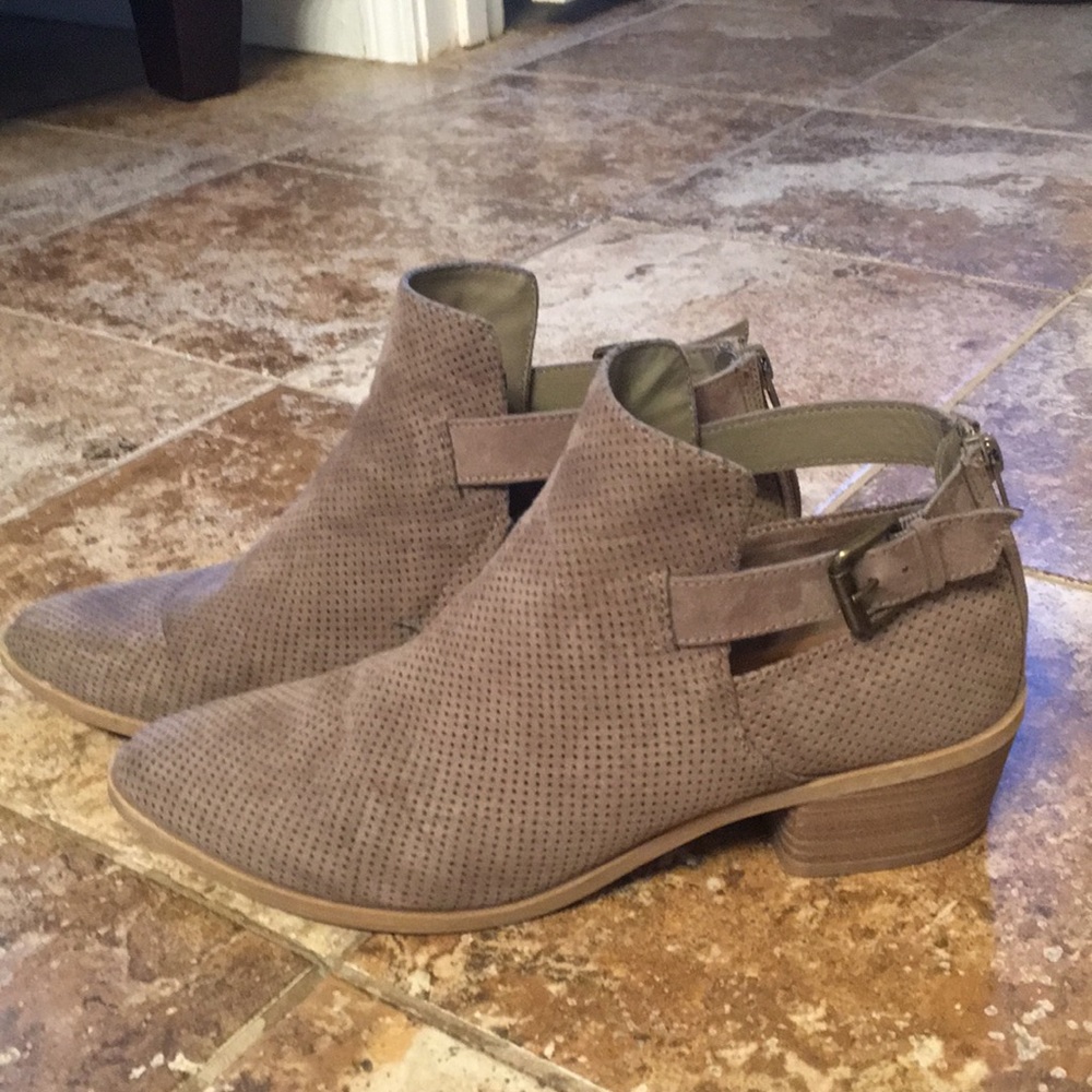 Dolce Vita tan suede booties size 9.5
